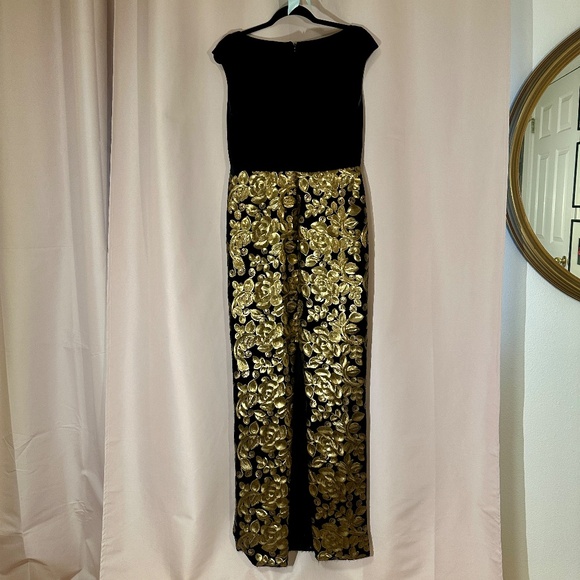 Elegant floor legth Adrianna Papell gown - Picture 6 of 7